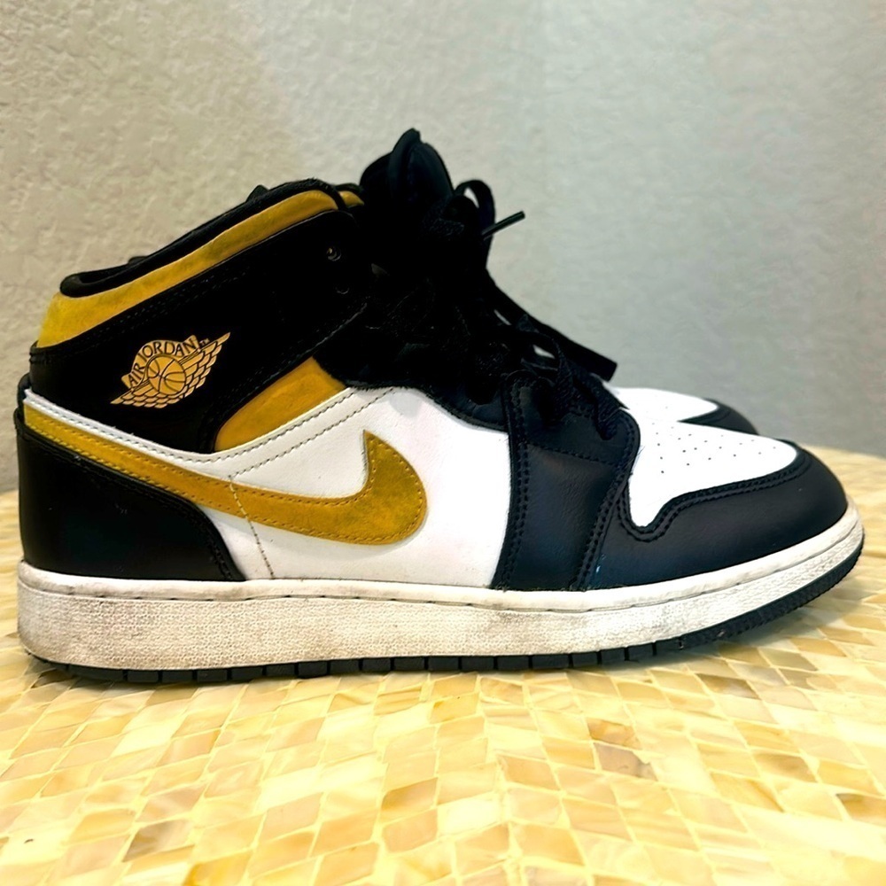Jordan 1 mid size 7y
